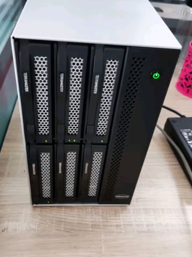 铁威马T9-423 NAS网络存储服务器：高效存储，灵活扩展