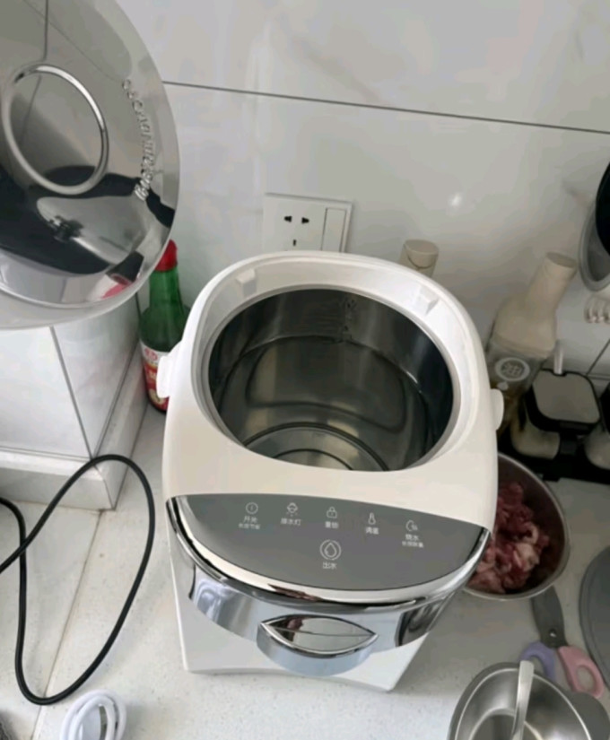 小熊电水壶