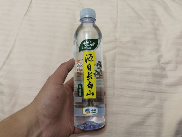 饮用天然矿泉水，偏硅酸，还是中粮悦活。