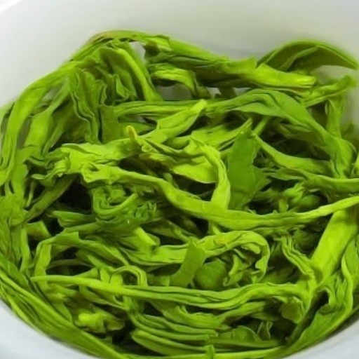 清明时节茶养生，介绍清明前后采摘的新茶种类及其功效