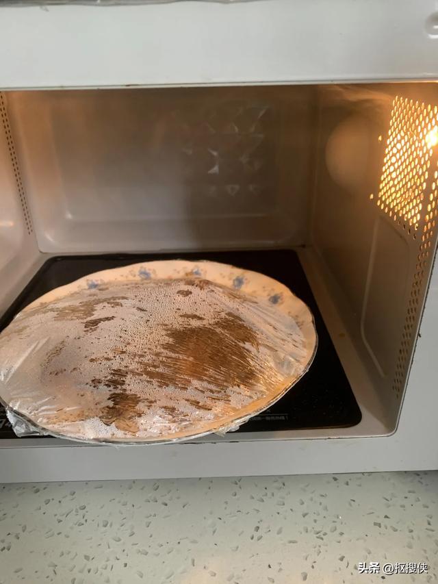 提醒：保鲜膜千万别“这样用”，用错间接害自己，我猜你中招了