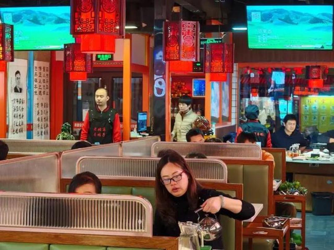 清明暖流：英雄火锅店里的善意接力