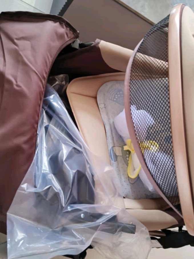 婴儿推车