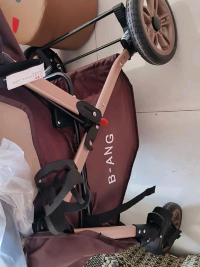 婴儿推车