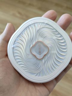 花西子粉饼控油提亮效果佳