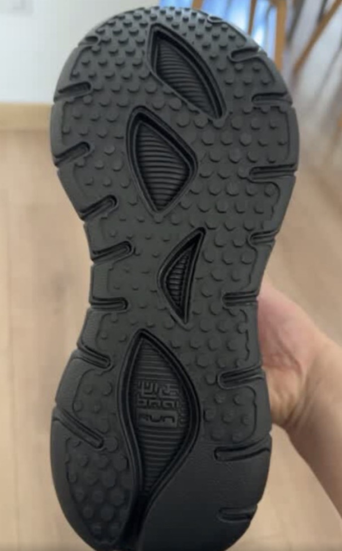 必迈休闲运动鞋