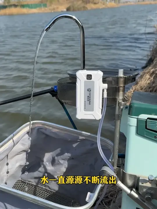 它超实用的功能不仅可以感应出水还能给鱼增氧还能夜钓上饵，带上一个去钓鱼真的太实用了。#取水器 #增氧泵 #上饵灯 #钓鱼 #渔具用品