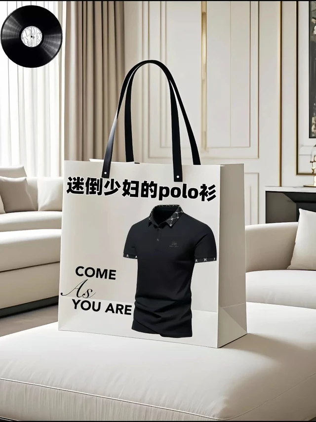 男人的衣柜里，必须有这件Polo衫。工作应酬、朋友聚会，一件衣服就能轻松搞定？没错，就是这件男士短袖Polo衫。经典翻领设计，线条简洁流畅，上身瞬间提升气质，商务场合彰显专业干练。
 
精选透气面料，