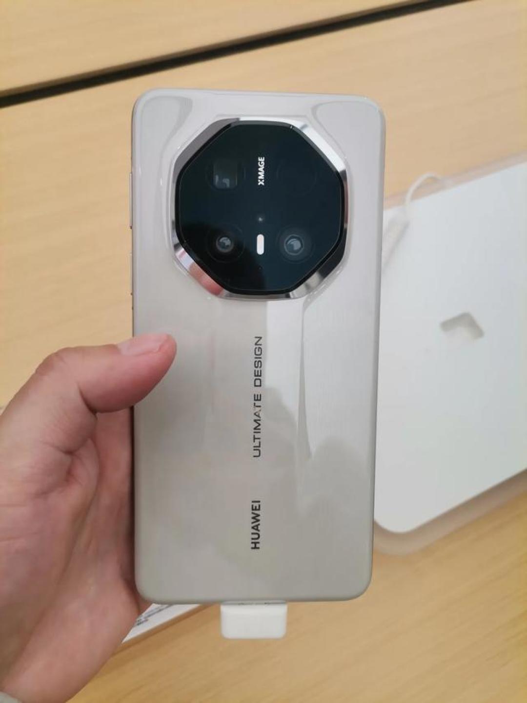 华为Mate60 RS暴降五千元!万元机皇如今还值不值得买?