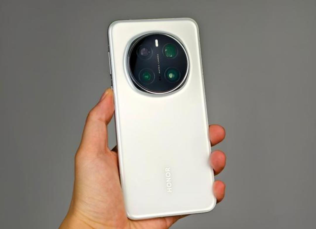 揭秘华为Mate60 Pro+征服用户的五大理由:卫星通话、5G网速、AI影像全能搭档
