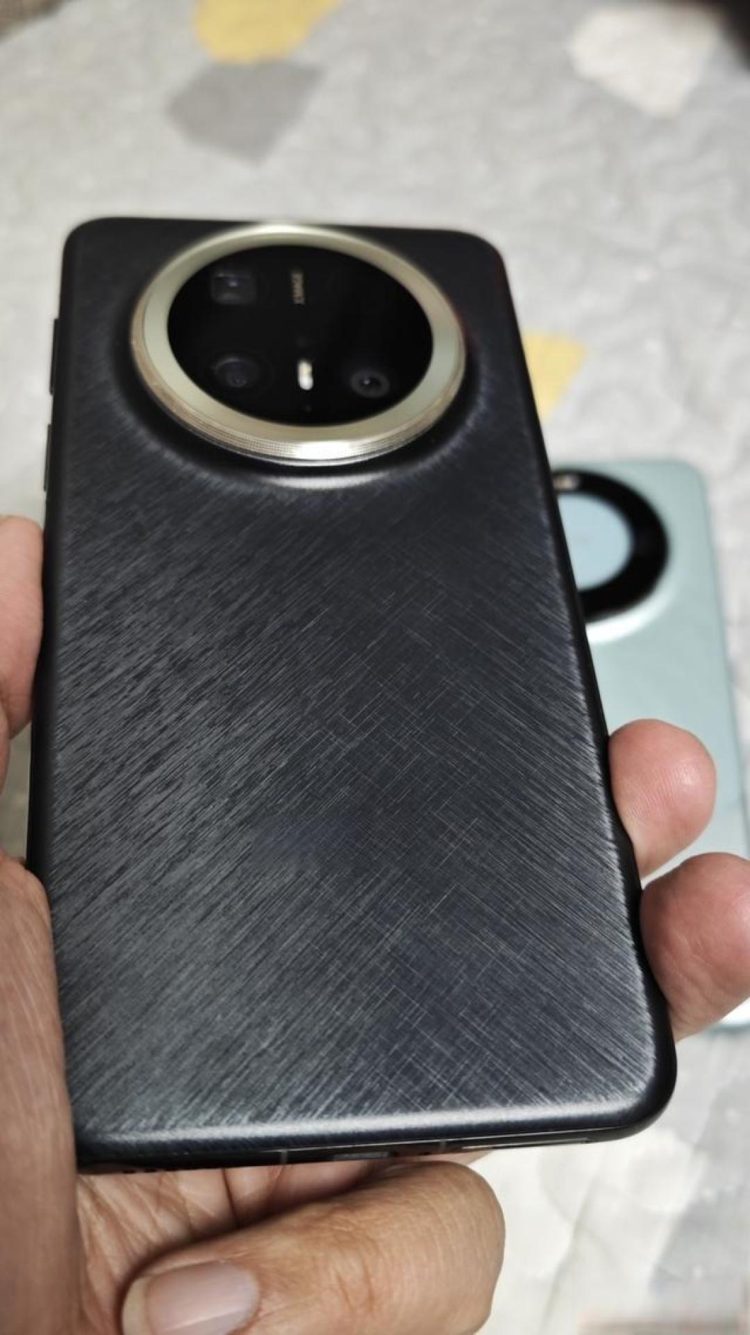 揭秘华为Mate60 Pro+征服用户的五大理由:卫星通话、5G网速、AI影像全能搭档