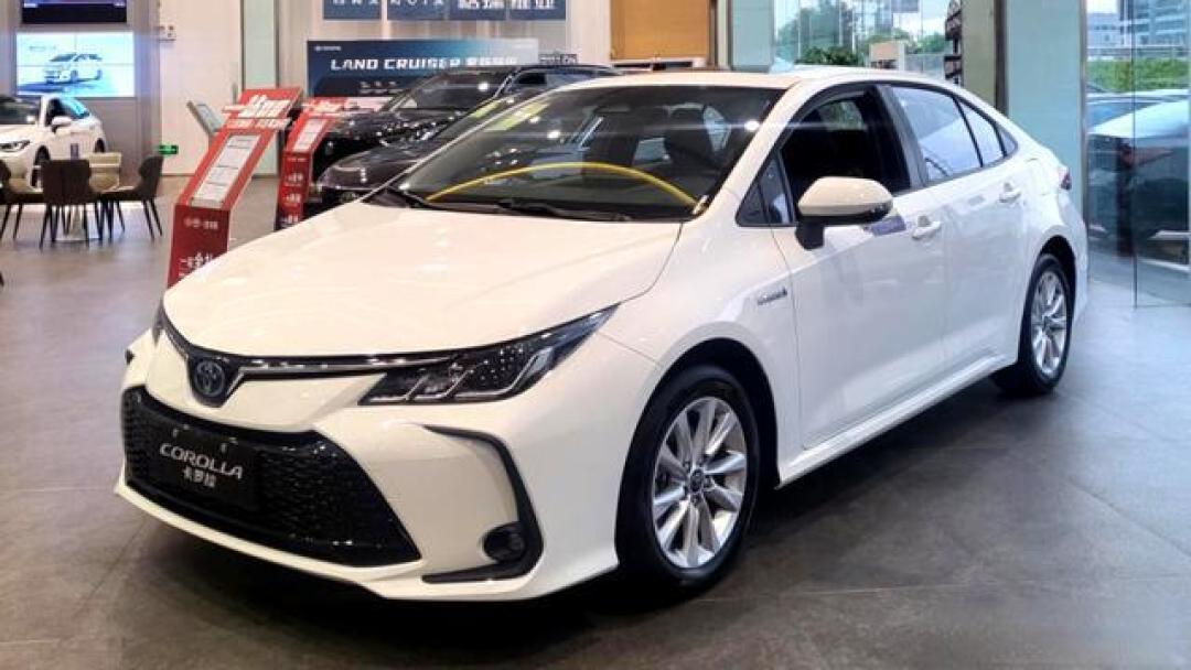 丰田卡罗拉双擎直降4.2万!油耗3L+保值王,国产混动还香吗?
