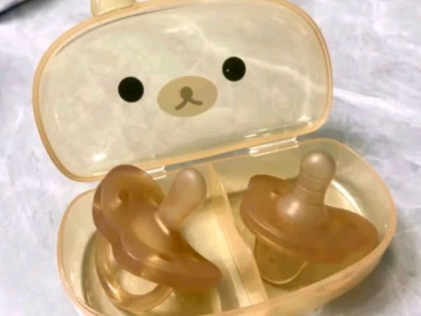 多亏了世喜安抚奶嘴，带娃轻松多了！