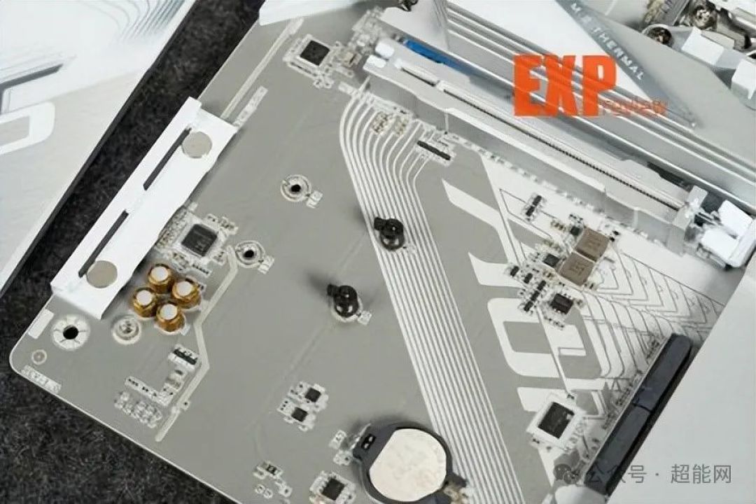 技嘉B650E AORUS STEALTH ICE 背插冰雕评测:白色背插装机不二之选