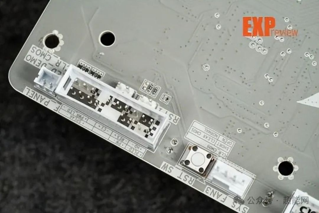 技嘉B650E AORUS STEALTH ICE 背插冰雕评测:白色背插装机不二之选