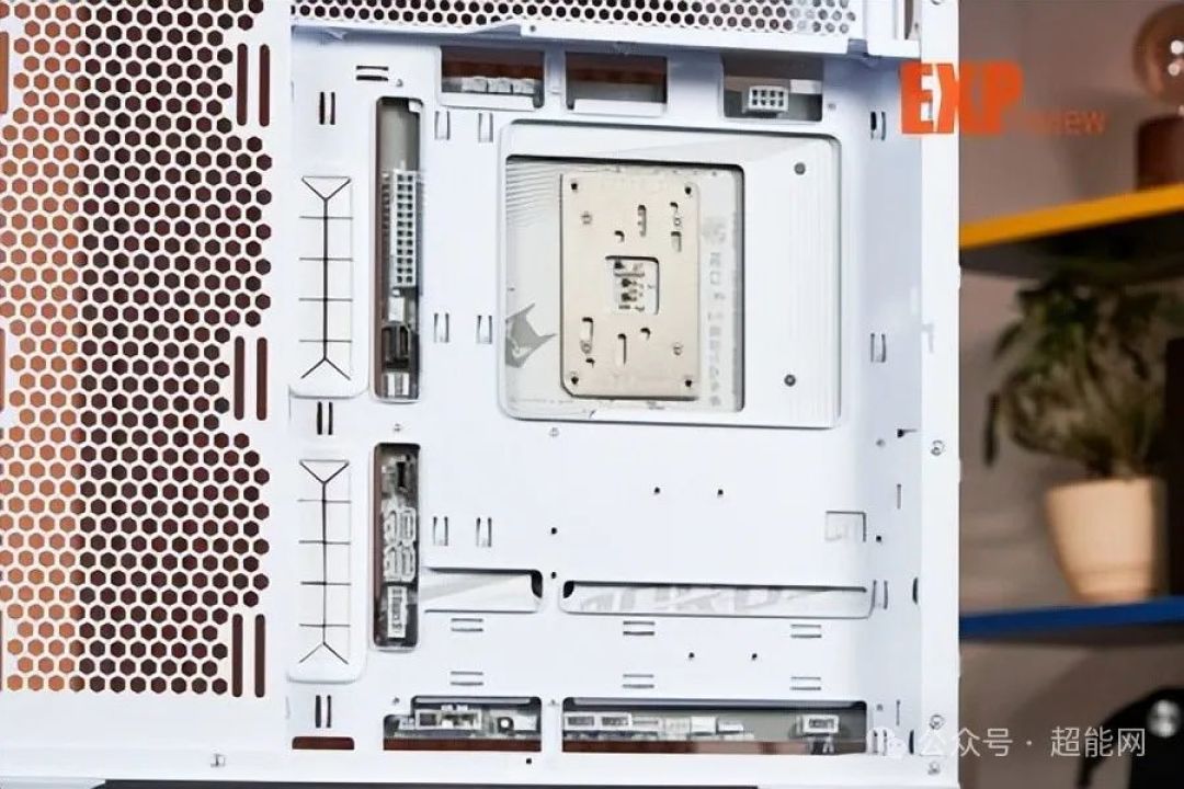 技嘉B650E AORUS STEALTH ICE 背插冰雕评测:白色背插装机不二之选