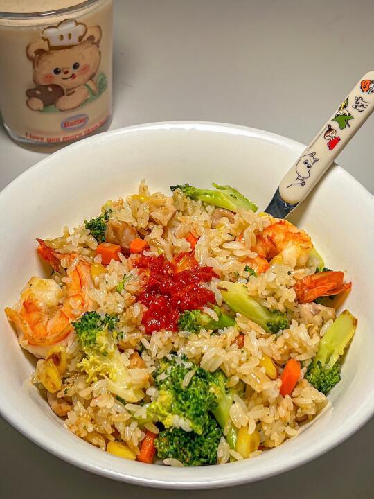 一人食｜我的幸福晚餐·͜·♡ 虾仁时蔬炒饭🍤