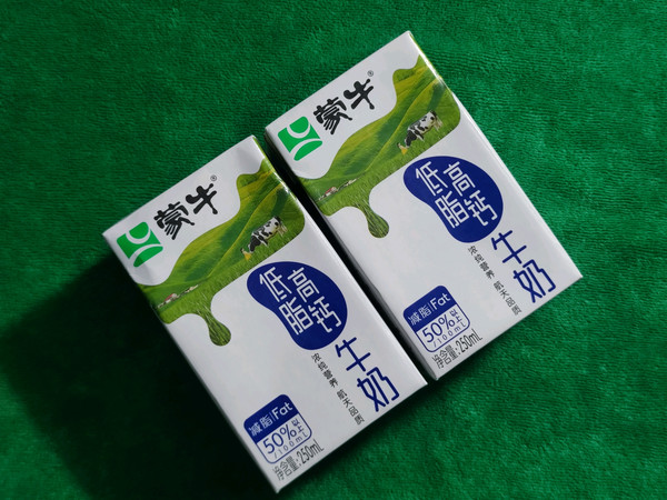 为什么我感觉一块钱的蒙牛高钙低脂牛奶比1号店纯牛奶喝着更香?