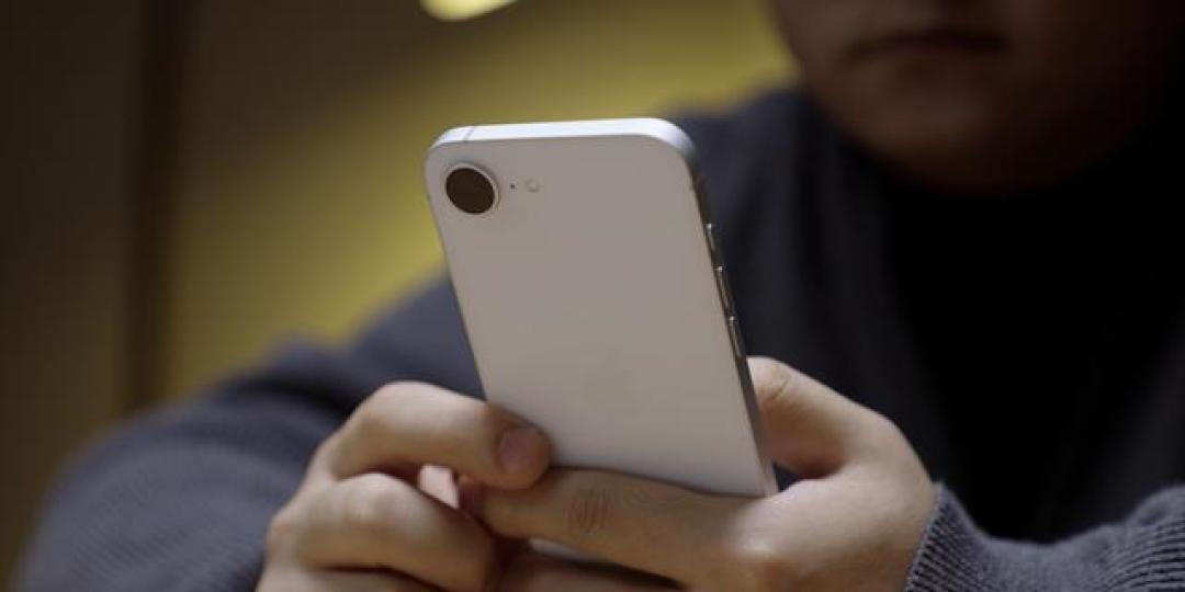 iPhone 16e深度解析:26小时续航+A18芯片,这三类用户换机首选