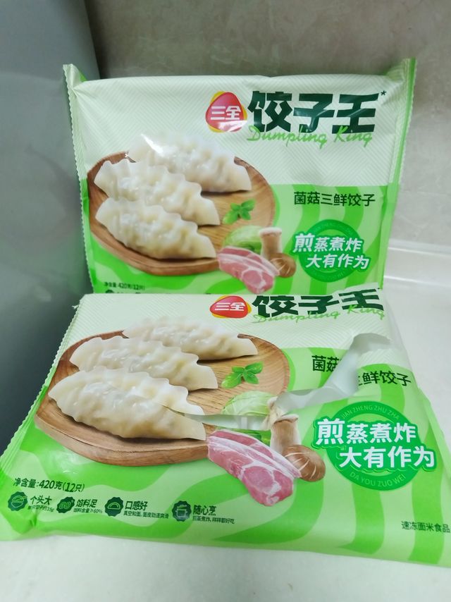 三全的饺子王和必品阁的饺子王形状好像，但是味道不太一样
