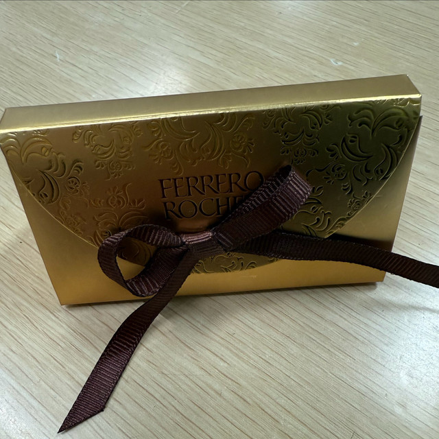 费列罗巧克力，层次丰富的口感体验