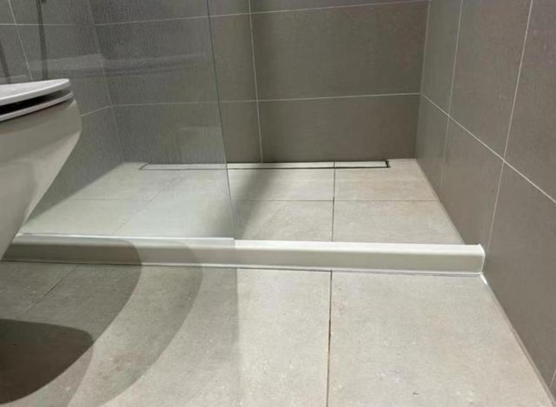 小卫生间福音!下沉式淋浴区凭何淘汰挡水条?