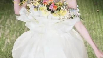 张予曦3D花仙裙美到韩网破防！34岁穿真花薄纱引爆8000万播放，国风设计让销量飙升470%