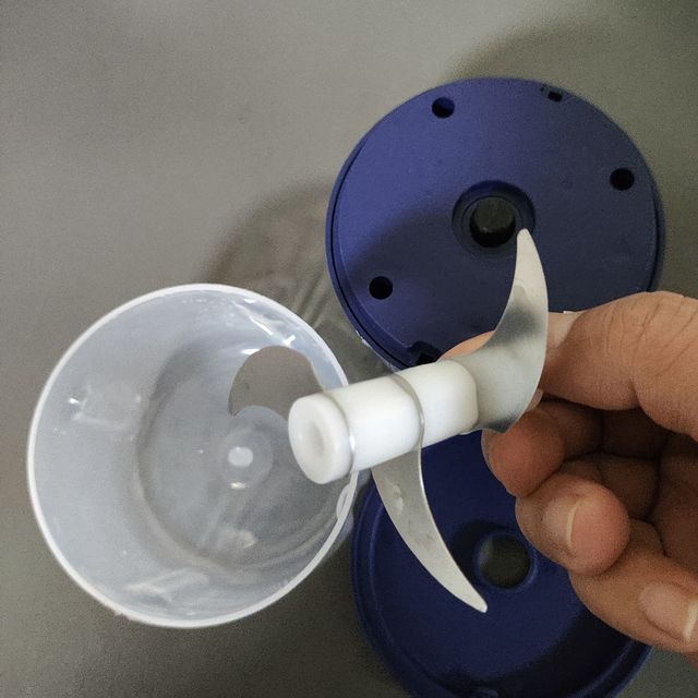 多功能料理机，蒜泥葱姜轻松捣