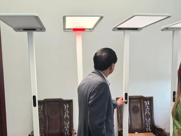 开箱测评｜全网爆火的护眼大路灯，值不值得买？这9个细节告诉你答案！