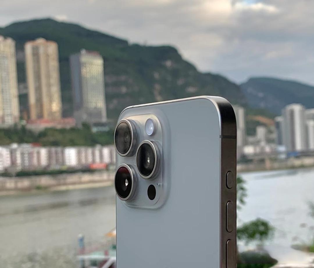 iPhone 15 Pro Max降价不减配:三大硬核优势解析高端旗舰价值