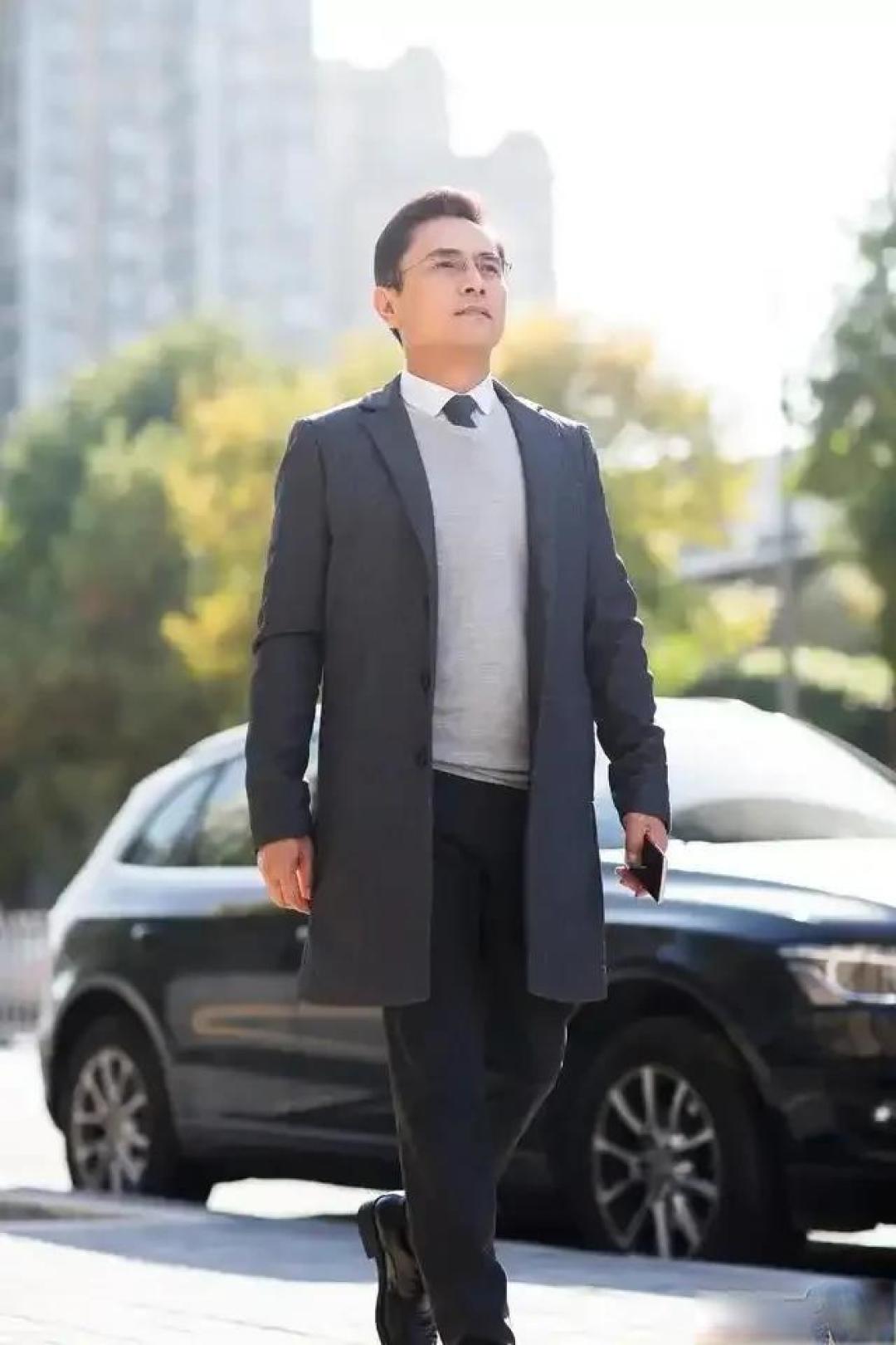 中年男士春季逆袭指南：选对这三件，轻松穿出总裁气场