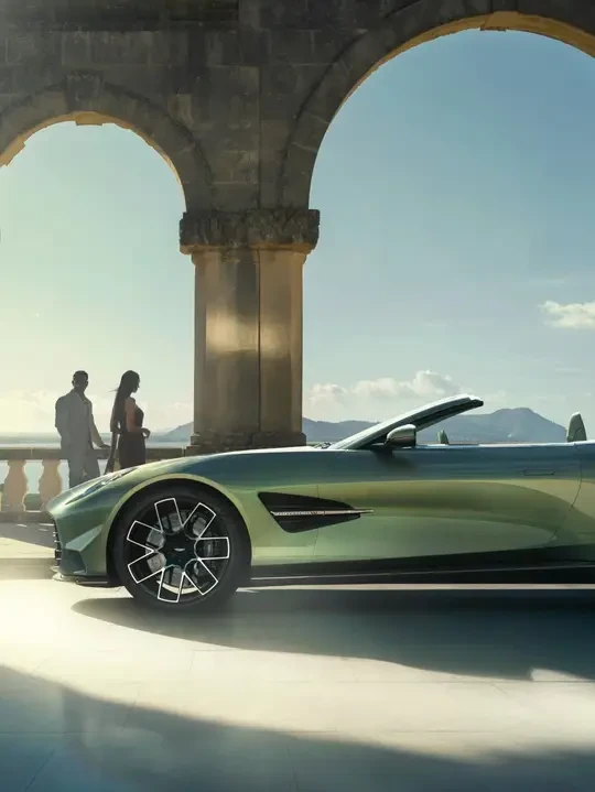 目光所至，至臻之赏。
#AstonMartin #VanquishVolante #ZENITHDRIVEN