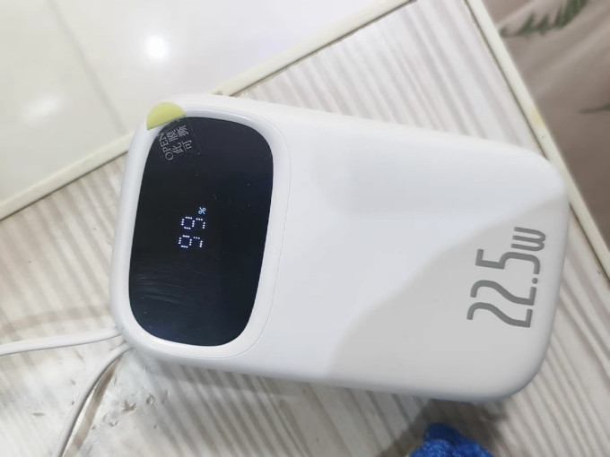 倍思移动电源