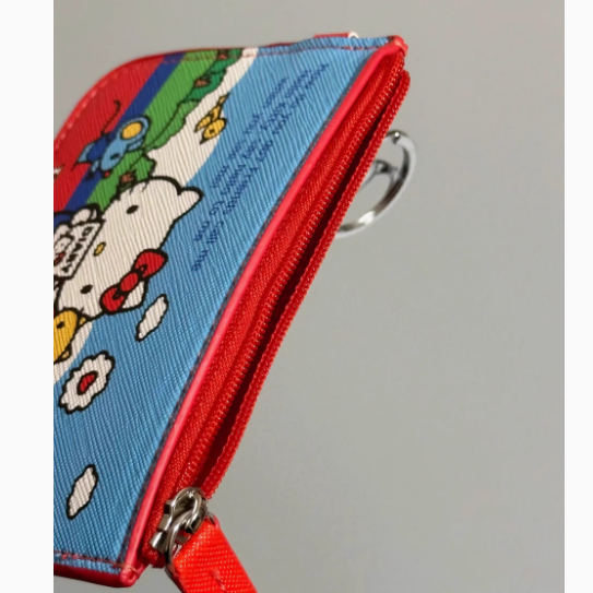 萌趣相伴：Hello Kitty 小卡包，你的贴心时尚伙伴