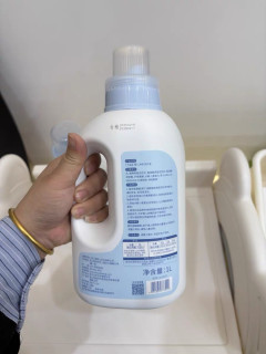 十月结晶婴儿净护洗衣液：专研酵素配方守护宝宝衣物健康