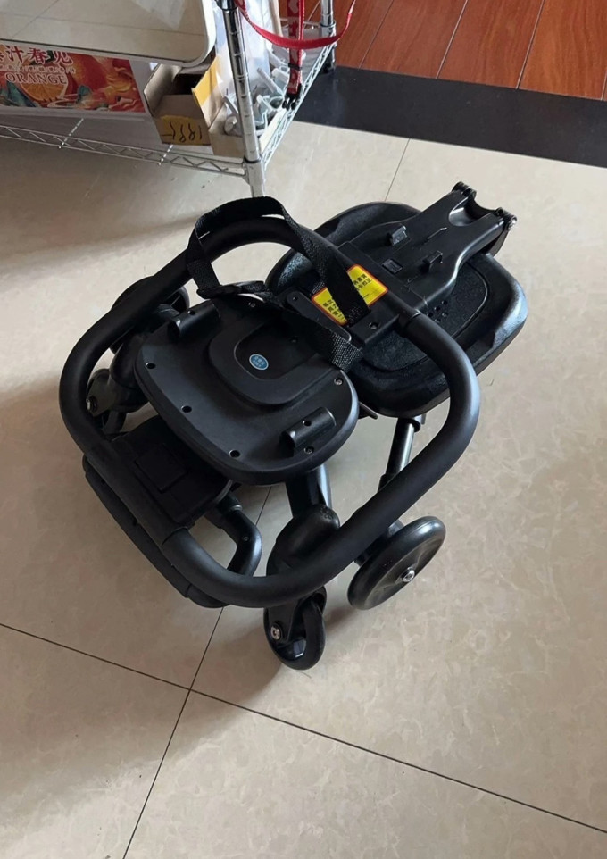 婴儿推车