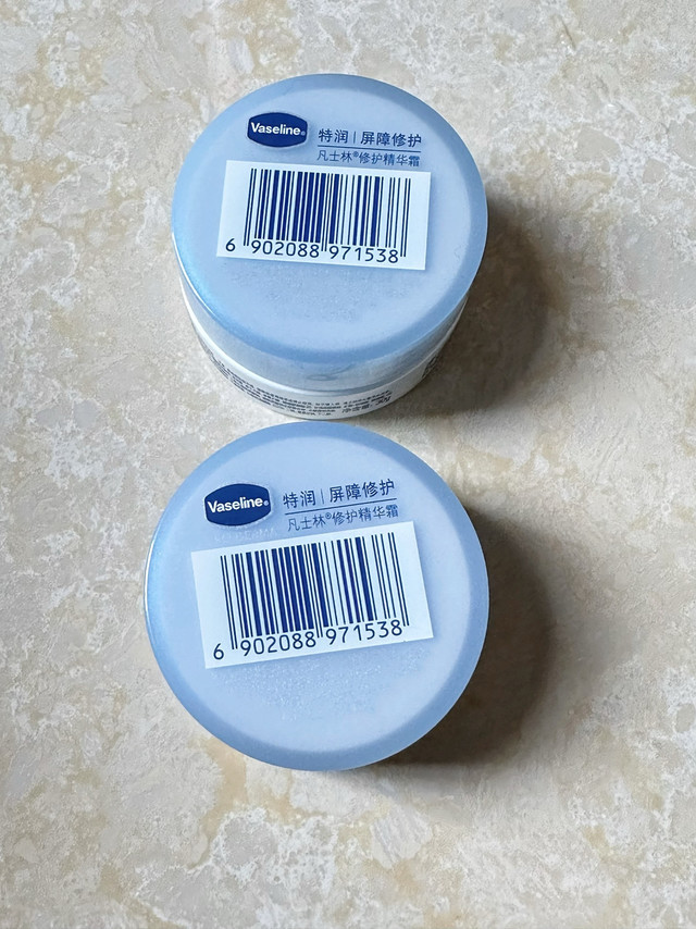 凡士林雪融霜：保湿不油腻