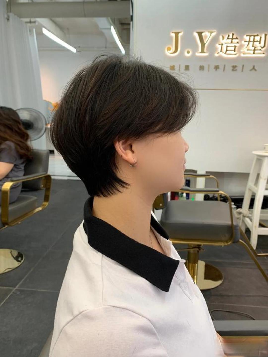 夏季女生短发指南:根据脸型选发型,显瘦打理技巧全解析