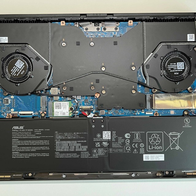 轻薄的RTX5090+64GB：华硕ROG 幻16 Air 2025评测