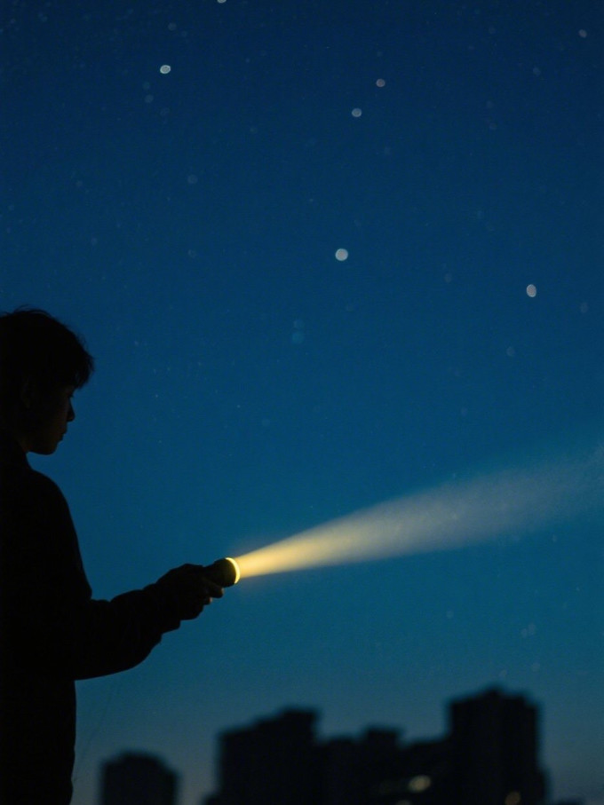 关键时刻能保命的应急手电筒