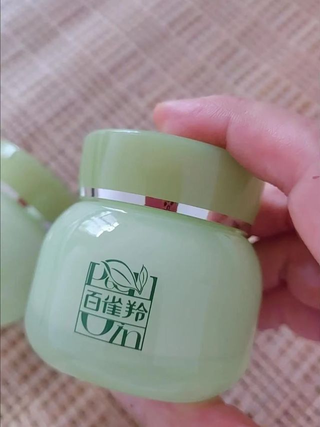 国货之光百雀羚面霜，用过就戒不掉！
