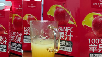 这瓶苹果汁，喝起来就像啃了一打新鲜苹果！