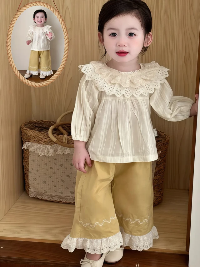 骗你生女儿，小公主韩版甜美两件套来咯。美妈们，春天来啦，是时候给咱家小公主换上美美的新衣啦！这款韩版春装女童两件套，绝对能让您的宝贝成为春日里的小甜心。
韩版风格自带时尚感与甜美范，长袖衬衫上衣，精致