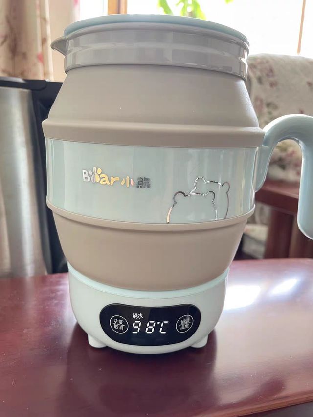 小熊便携烧水壶：出差旅行的“暖心神器”