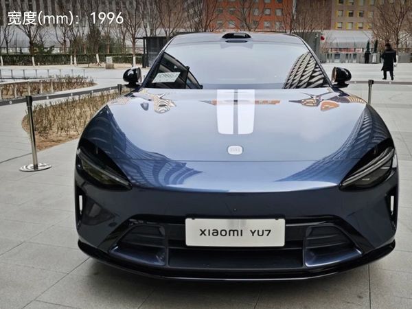 小米YU7中文“小米御7” ，比SU7还要火吗？