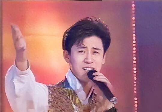 连登14次春晚的歌坛巨星，56岁家产被拍卖