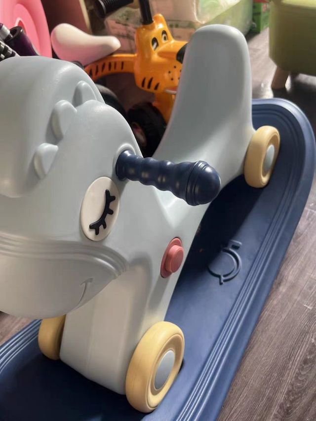 儿童摇马与溜溜车二合一评测