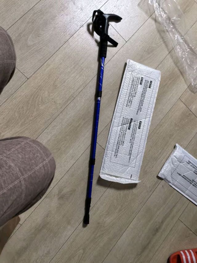 神火户外登山杖：铝合金材质，超轻便防滑，徒步探险好伙伴