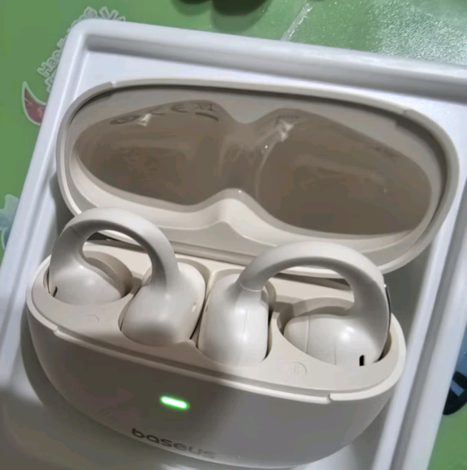 倍思蓝牙耳机