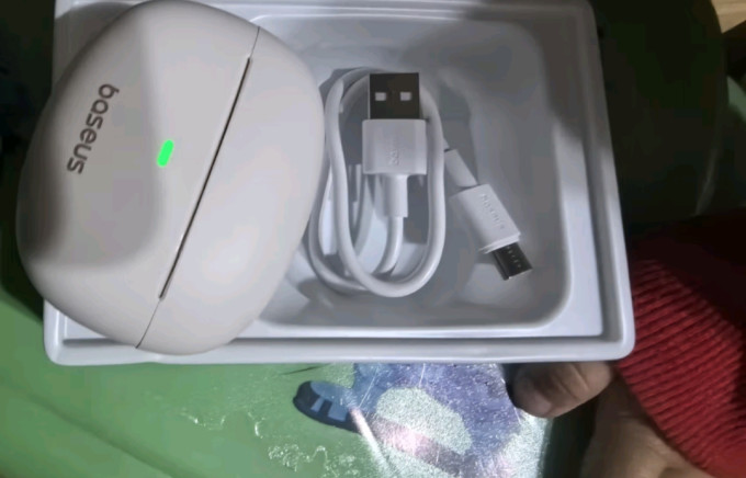 倍思蓝牙耳机